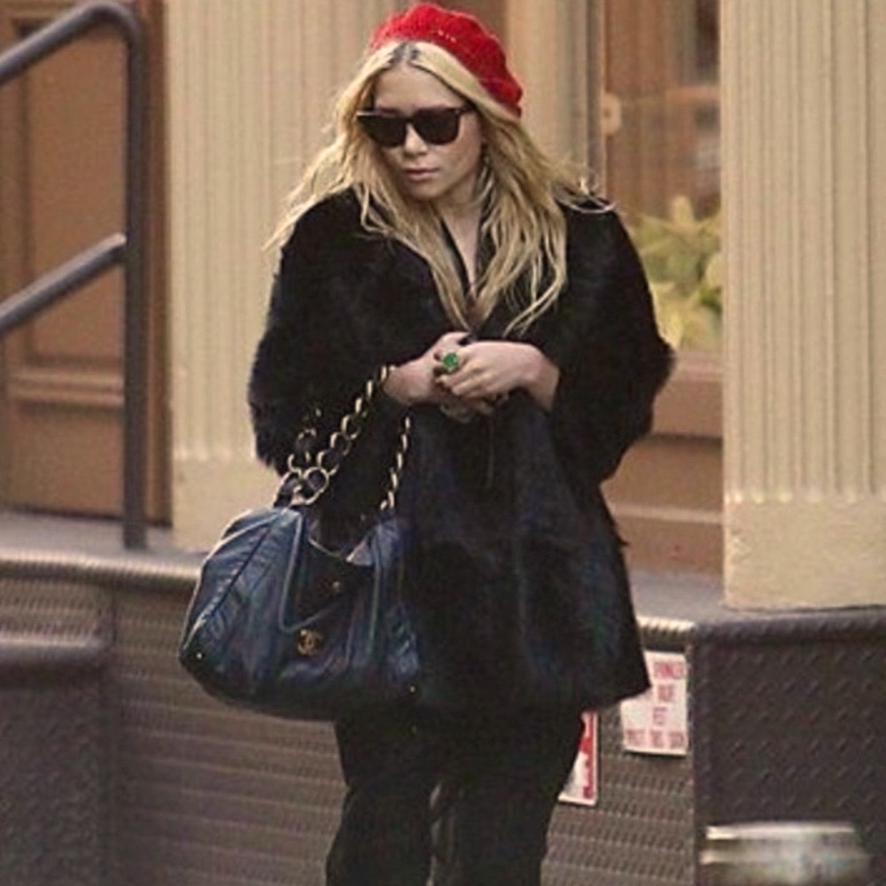 🔥 RARE Chanel Olsen Lambskin Hobo Bag - Picture 6 of 16